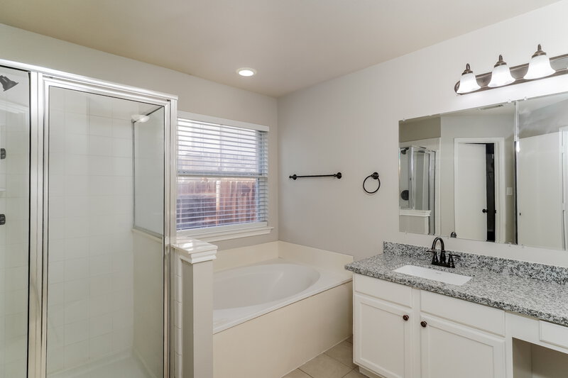 2,175/Mo, 182 Laceleaf Ln Cibolo, TX 78108 Main Bathroom View