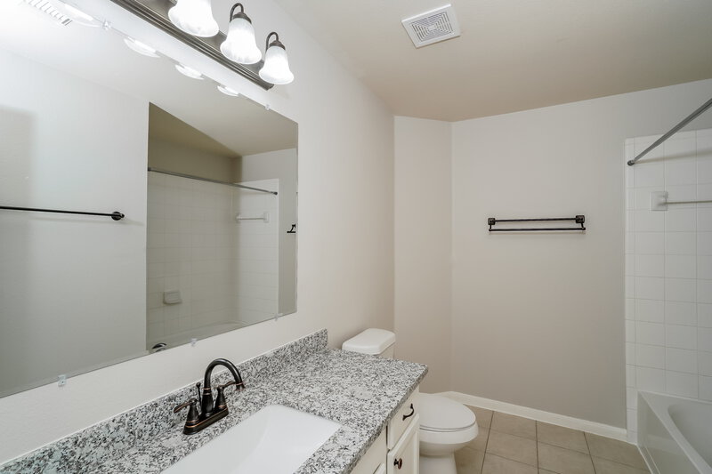 2,175/Mo, 182 Laceleaf Ln Cibolo, TX 78108 Bathroom View