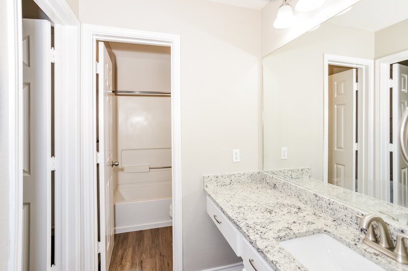 2,430/Mo, 11810 Wheathill San Antonio, TX 78253 Main Bathroom View
