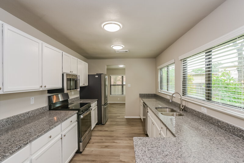 2,400/Mo, 12011 Diamond Run Helotes, TX 78023 Kitchen View 2