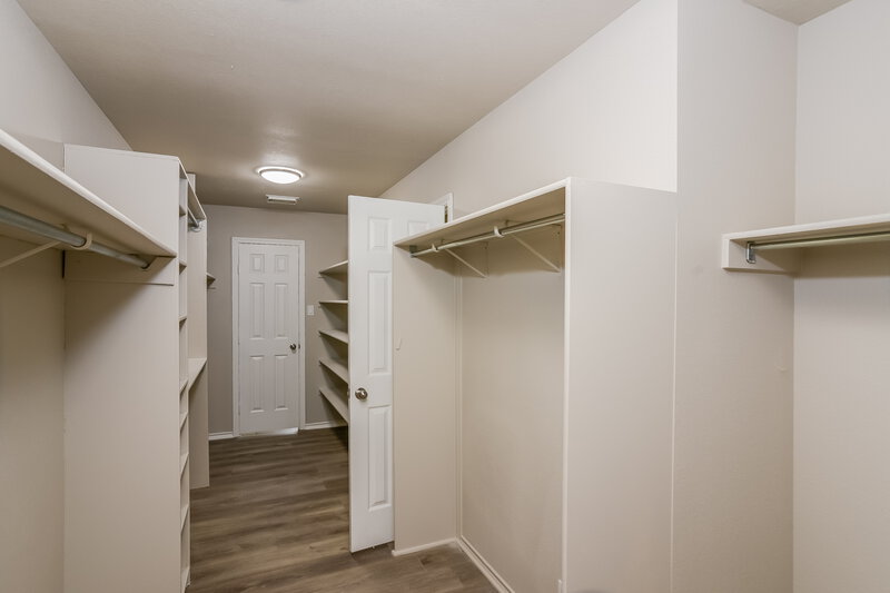 2,400/Mo, 12011 Diamond Run Helotes, TX 78023 Walk In Closet View