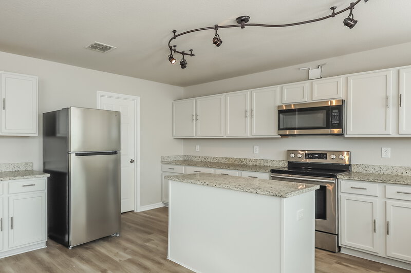 2,310/Mo, 13307 Hampton Dl Shavano Park, TX 78249 Kitchen View 2
