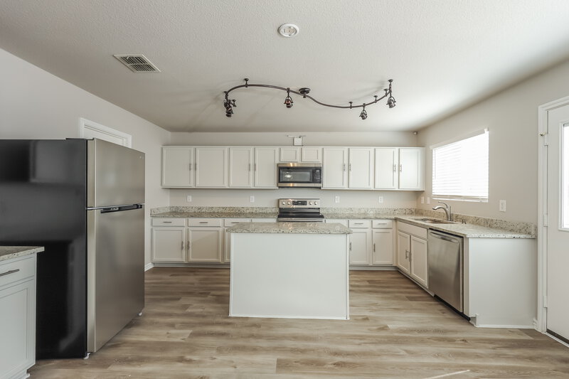 2,310/Mo, 13307 Hampton Dl Shavano Park, TX 78249 Kitchen View 3