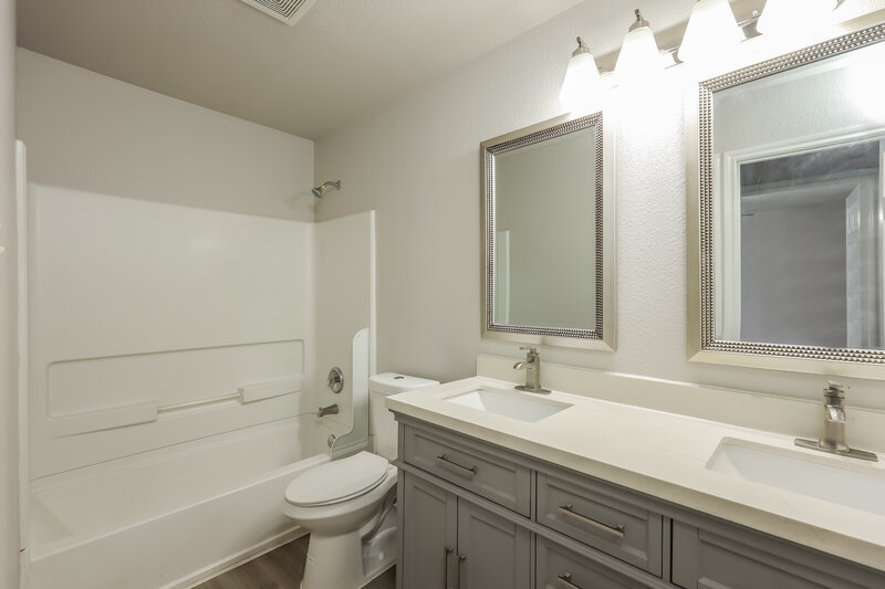2,310/Mo, 13307 Hampton Dl Shavano Park, TX 78249 Bathroom View