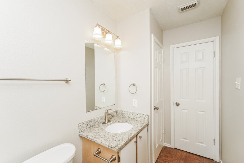 1,750/Mo, 8943 Rue de Lis San Antonio, TX 78250 Bathroom View