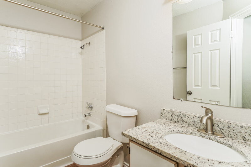 1,750/Mo, 8943 Rue de Lis San Antonio, TX 78250 Bathroom View 2