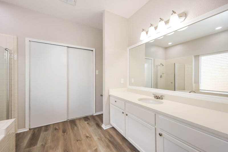 2,410/Mo, 15315 Spring Cv San Antonio, TX 78247 Bathroom View