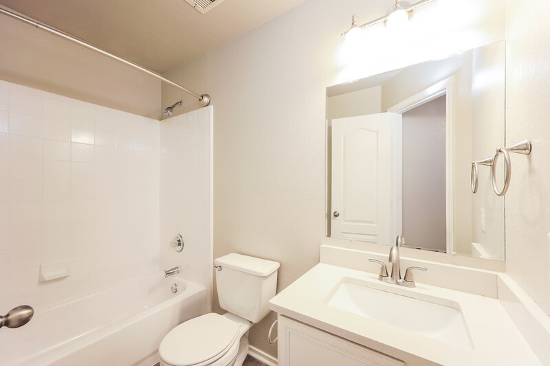 1,480/Mo, 6206 Kensinger Pass Converse, TX 78109 Bathroom View