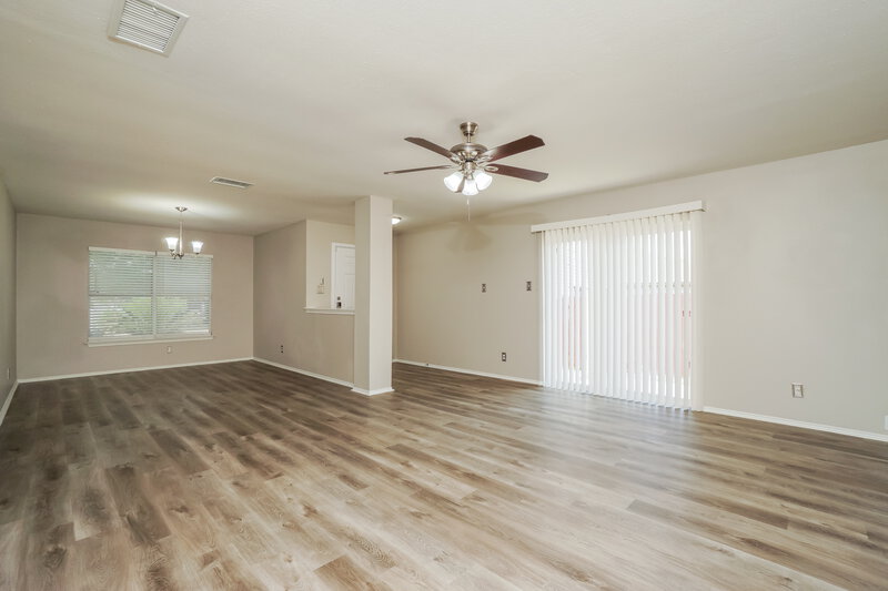 1,740/Mo, 8767 Seneca Crk Converse, TX 78109 Living Room View 2