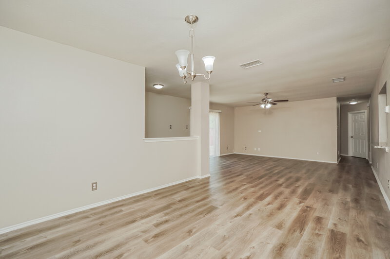 1,740/Mo, 8767 Seneca Crk Converse, TX 78109 Dining Room View