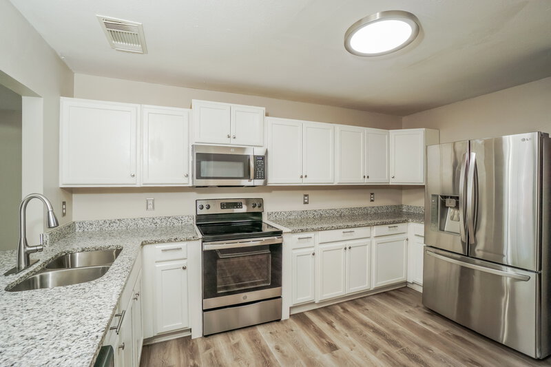 1,740/Mo, 8767 Seneca Crk Converse, TX 78109 Kitchen View 2