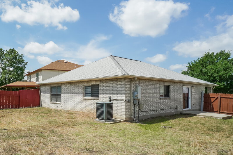 1,740/Mo, 8767 Seneca Crk Converse, TX 78109 Rear View 2
