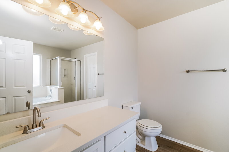 2,110/Mo, 228 Weeping Willow Cibolo, TX 78108 Main Bathroom View