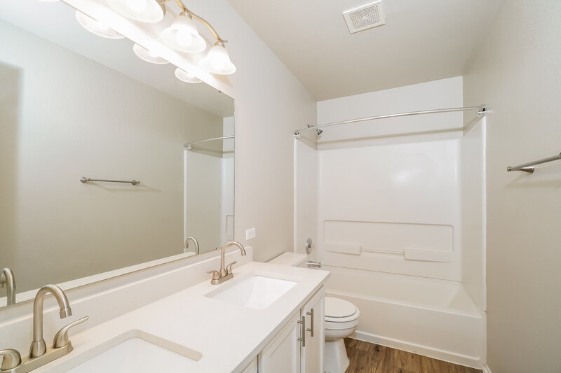 2,110/Mo, 228 Weeping Willow Cibolo, TX 78108 Bathroom View