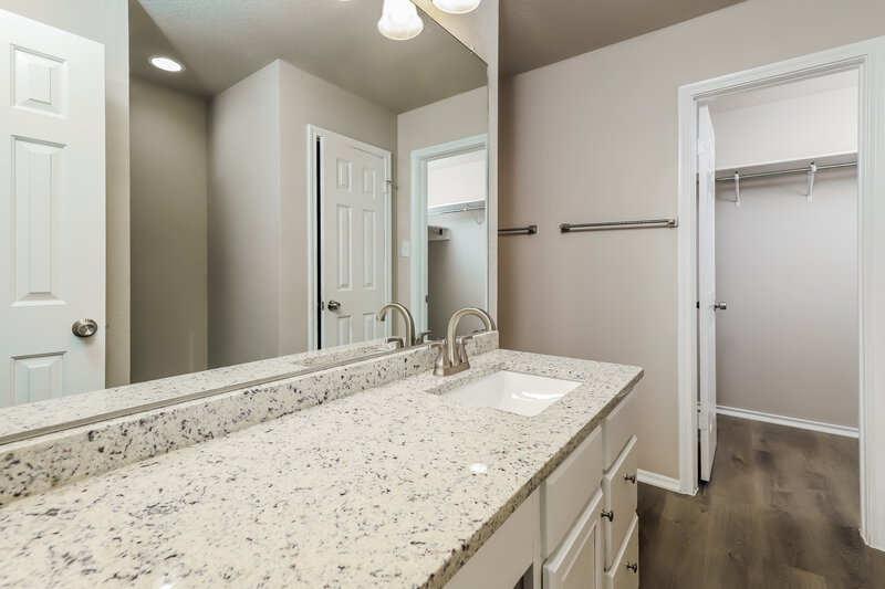 3,120/Mo, 4826 Encanto Creek Dr San Antonio, TX 78247 Main Bathroom View