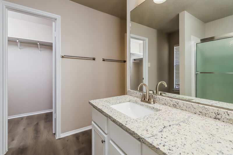 3,120/Mo, 4826 Encanto Creek Dr San Antonio, TX 78247 Main Bathroom View 2