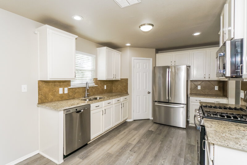 1,740/Mo, 110 Golden Wren San Antonio, TX 78253 Kitchen View