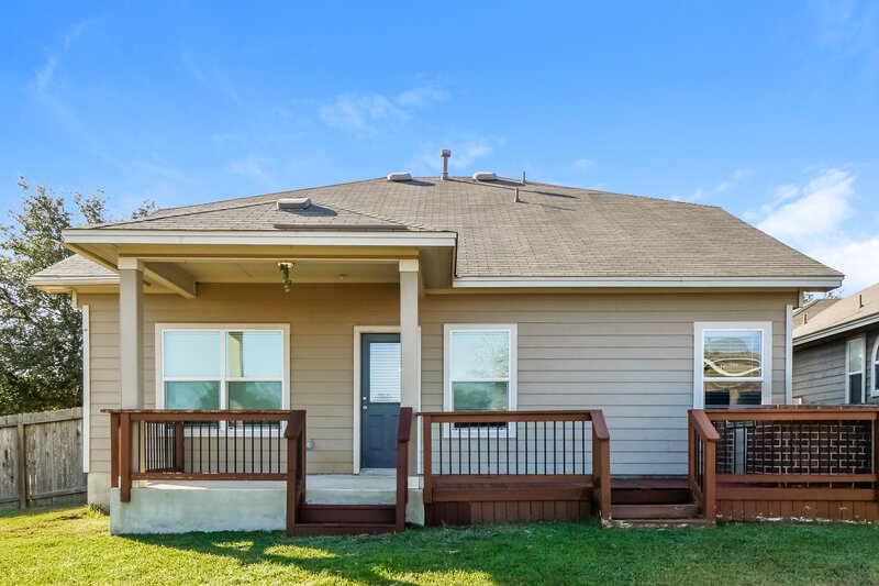 1,740/Mo, 110 Golden Wren San Antonio, TX 78253 Rear View