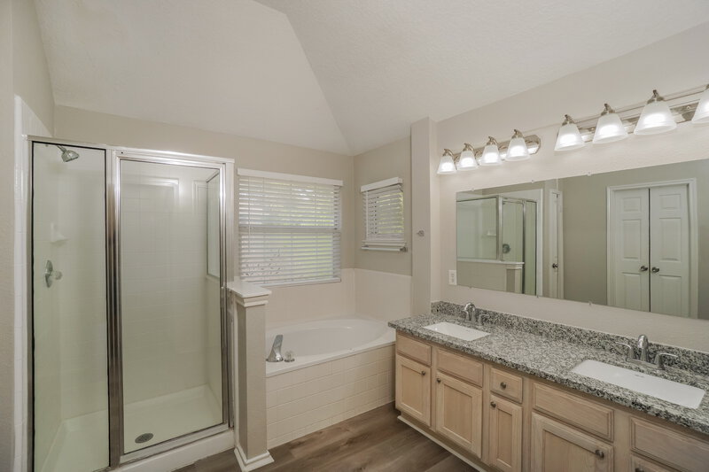 2,085/Mo, 204 Nandina Ct Cibolo, TX 78108 Main Bathroom View
