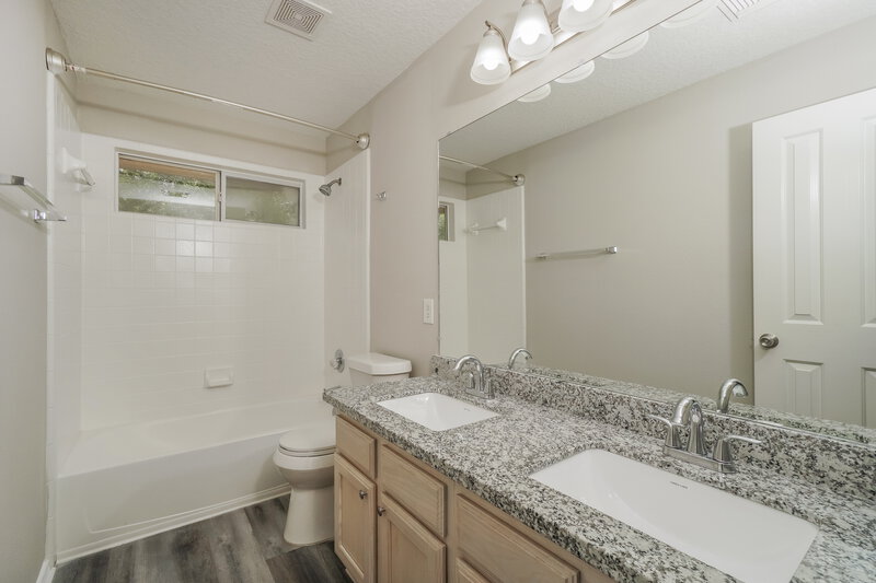 2,085/Mo, 204 Nandina Ct Cibolo, TX 78108 Bathroom View