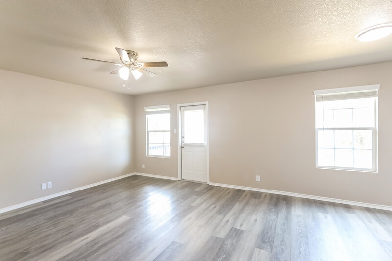 1,710/Mo, 11511 Oaks Hike San Antonio, TX 78245 Living Room View 5
