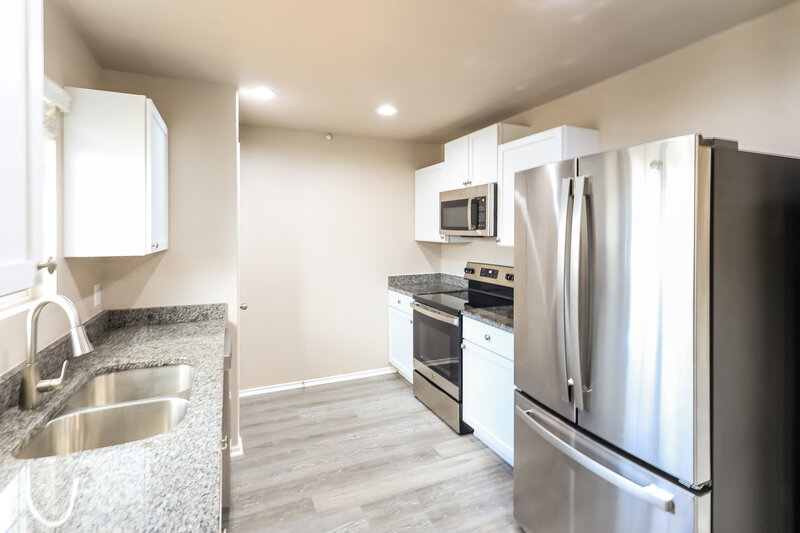 1,710/Mo, 11511 Oaks Hike San Antonio, TX 78245 Kitchen View