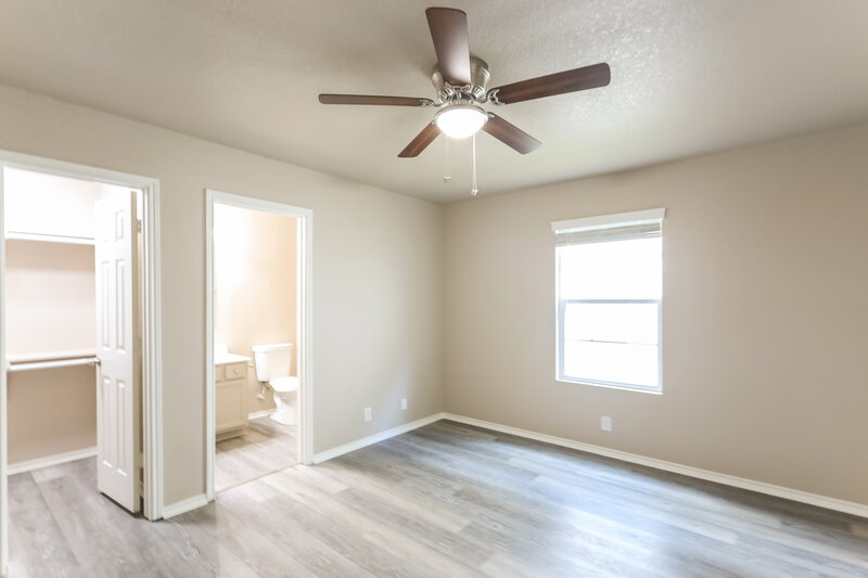 1,710/Mo, 11511 Oaks Hike San Antonio, TX 78245 Main Bedroom View