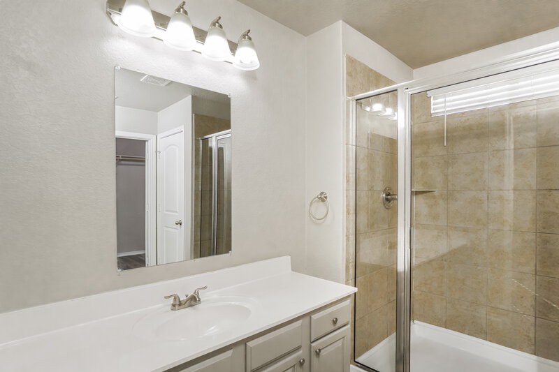 1,750/Mo, 11118 Geneva Frd San Antonio, TX 78254 Main Bathroom View