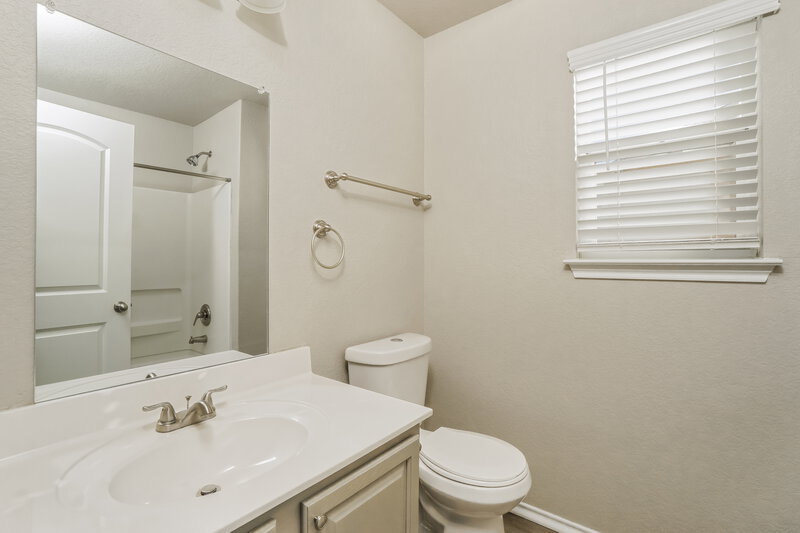 1,750/Mo, 11118 Geneva Frd San Antonio, TX 78254 Bathroom View