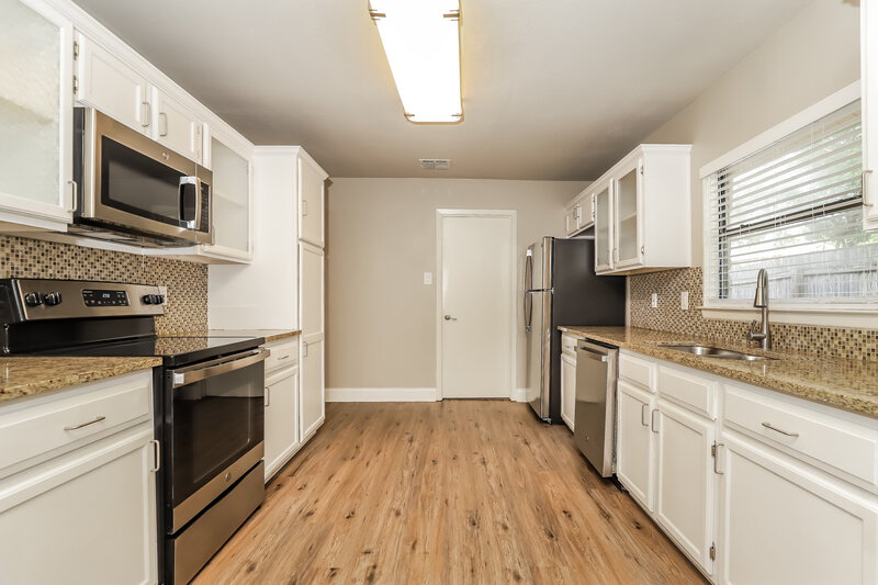 2,075/Mo, 3506 McCormick St San Antonio, TX 78247 Kitchen View 2
