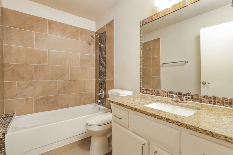 2,075/Mo, 3506 McCormick St San Antonio, TX 78247 Bathroom View