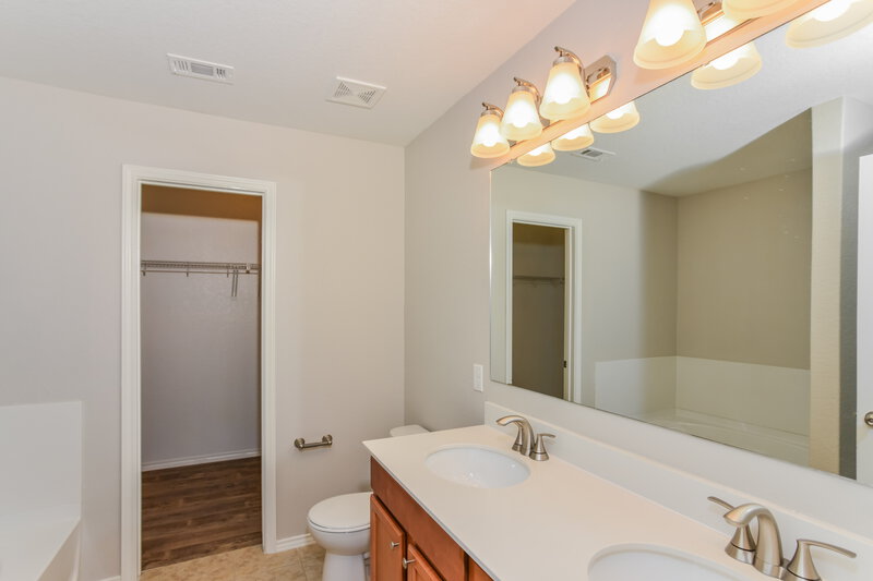 1,830/Mo, 10215 Castello Cyn San Antonio, TX 78254 Main Bathroom View
