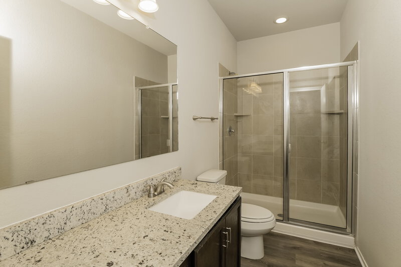 1,665/Mo, 2410 Rainbow Basin Converse, TX 78109 Main Bathroom View