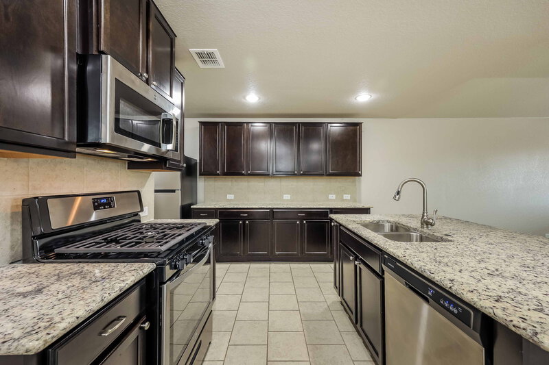 1,850/Mo, 715 Fly Catcher San Antonio, TX 78253 Kitchen View 2