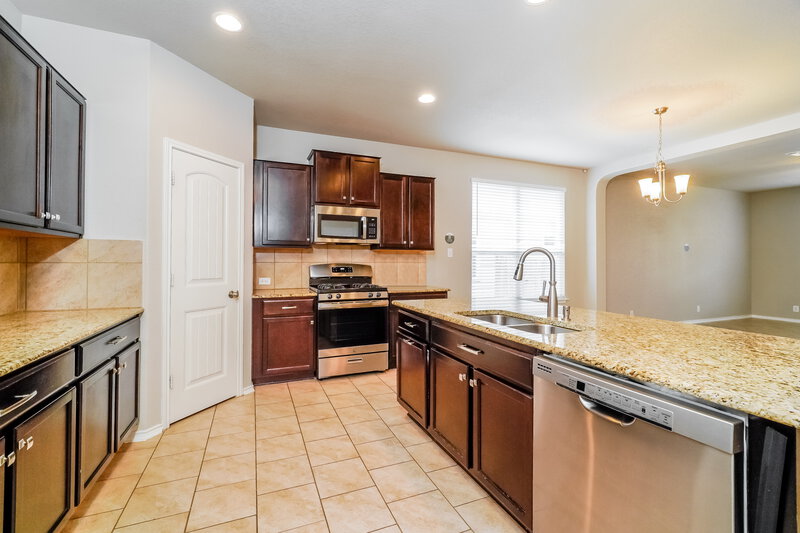 2,060/Mo, 541 Pearl Chase Cibolo, TX 78108 Kitchen View