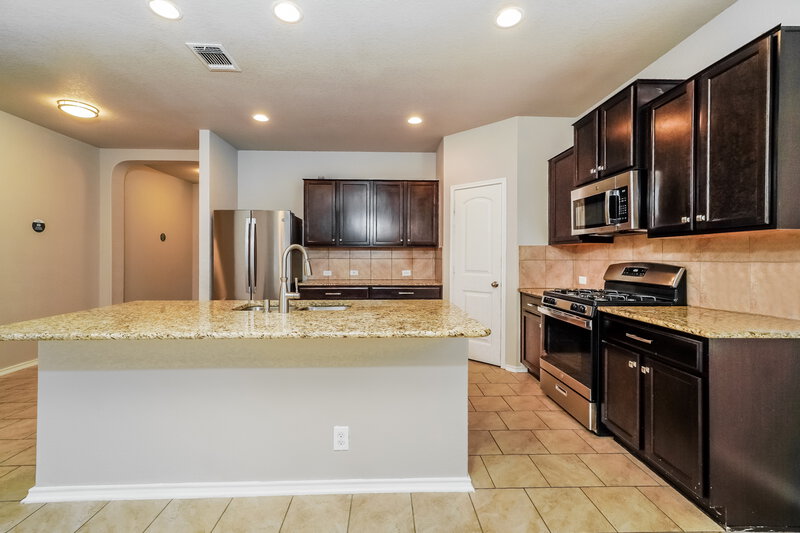 2,060/Mo, 541 Pearl Chase Cibolo, TX 78108 Kitchen View 2