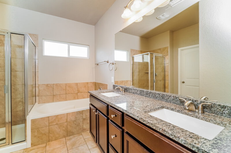 2,060/Mo, 541 Pearl Chase Cibolo, TX 78108 Main Bathroom View