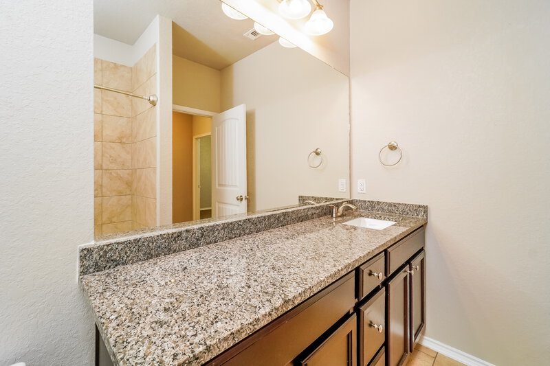 2,060/Mo, 541 Pearl Chase Cibolo, TX 78108 Bathroom View