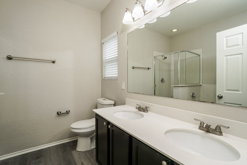 1,950/Mo, 27619 Lasso Bnd San Antonio, TX 78260 Main Bathroom View