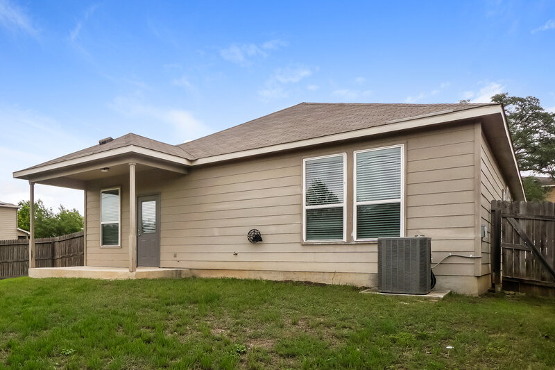 1,950/Mo, 27619 Lasso Bnd San Antonio, TX 78260 Rear View