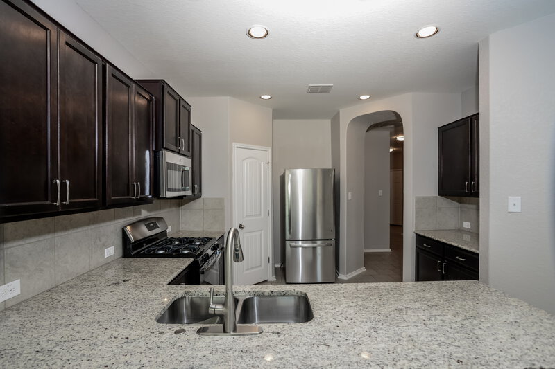 2,120/Mo, 13322 Frio Parke San Antonio, TX 78254 Kitchen View