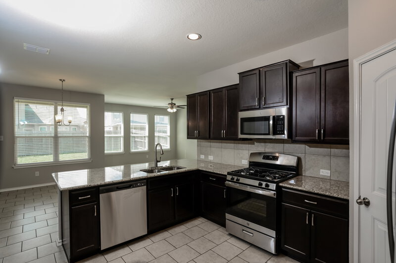 2,120/Mo, 13322 Frio Parke San Antonio, TX 78254 Kitchen View 2
