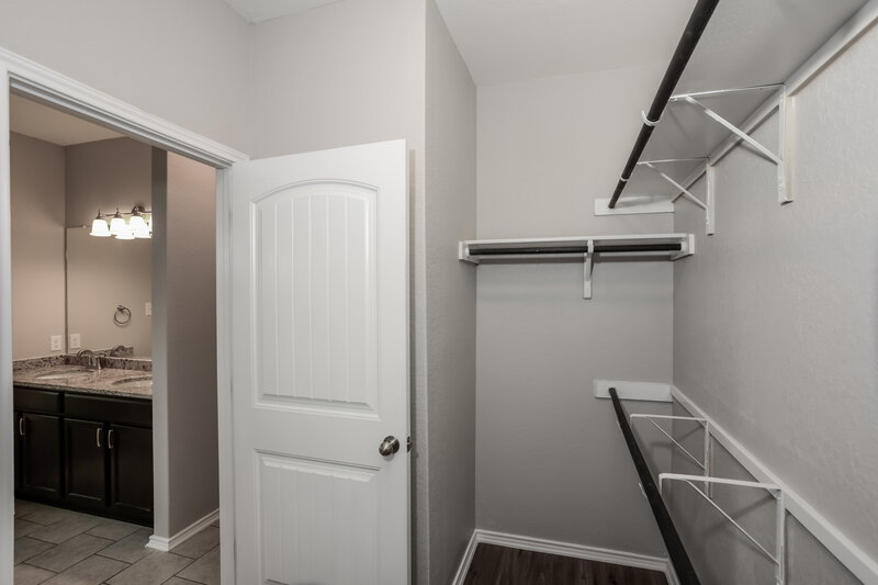 2,120/Mo, 13322 Frio Parke San Antonio, TX 78254 Walk In Closet View