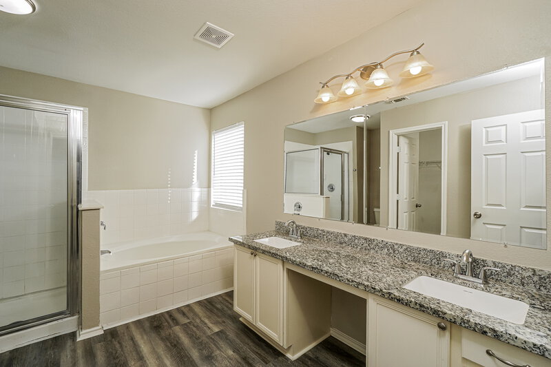 1,970/Mo, 3329 Whisper Manor Schertz, TX 78108 Main Bathroom View