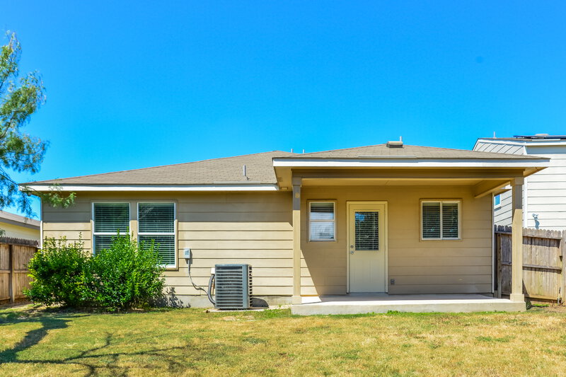 1,710/Mo, 10722 Rimfire Run Ln San Antonio, TX 78245 Rear View