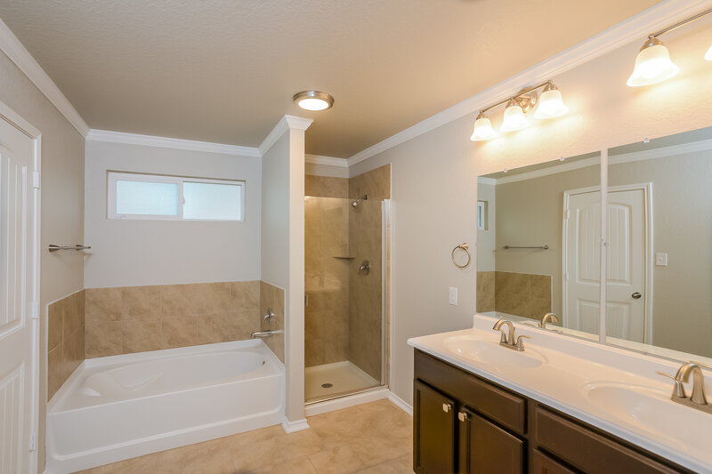1,850/Mo, 1727 Aspen Silver San Antonio, TX 78245 Main Bathroom View