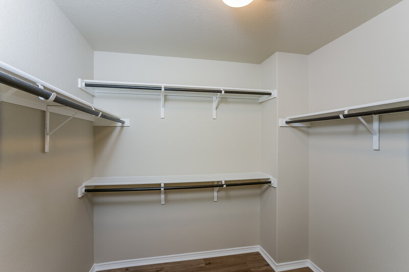 1,850/Mo, 1727 Aspen Silver San Antonio, TX 78245 Walk In Closet View