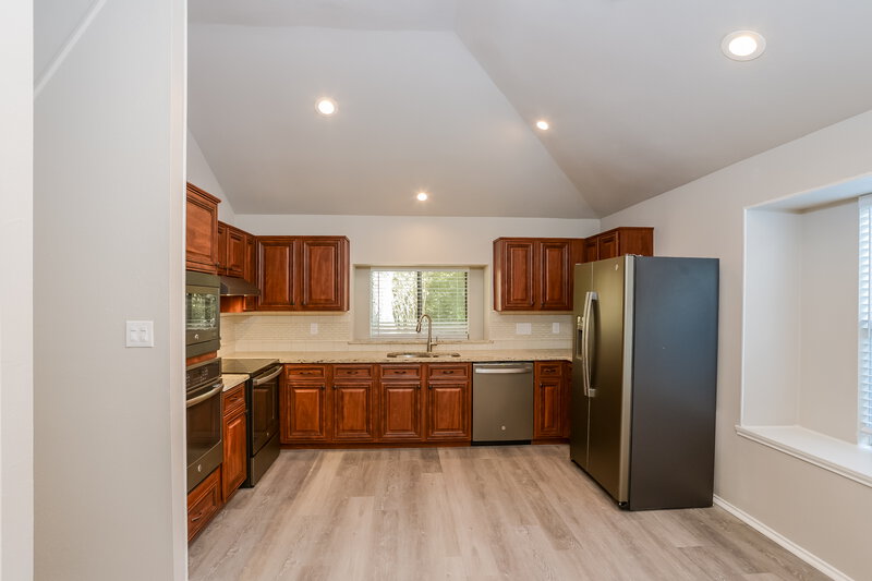 2,250/Mo, 7422 Silent Hls San Antonio, TX 78250 Kitchen View