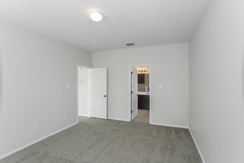 2,250/Mo, 7422 Silent Hls San Antonio, TX 78250 Main Bedroom View