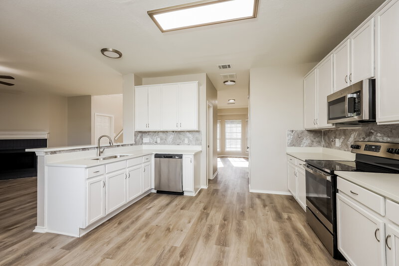 3,120/Mo, 15630 Knollcliff San Antonio, TX 78247 Kitchen View 2